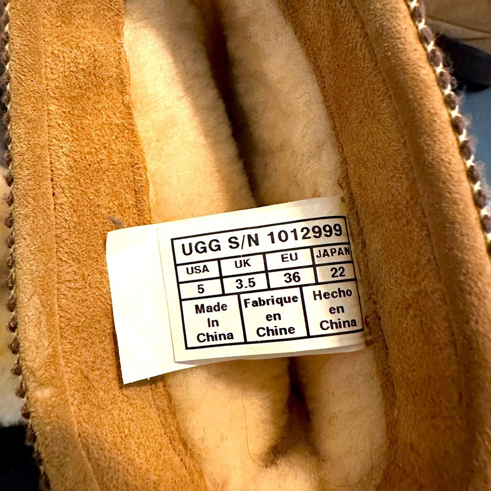 UGG boot size 5 never used